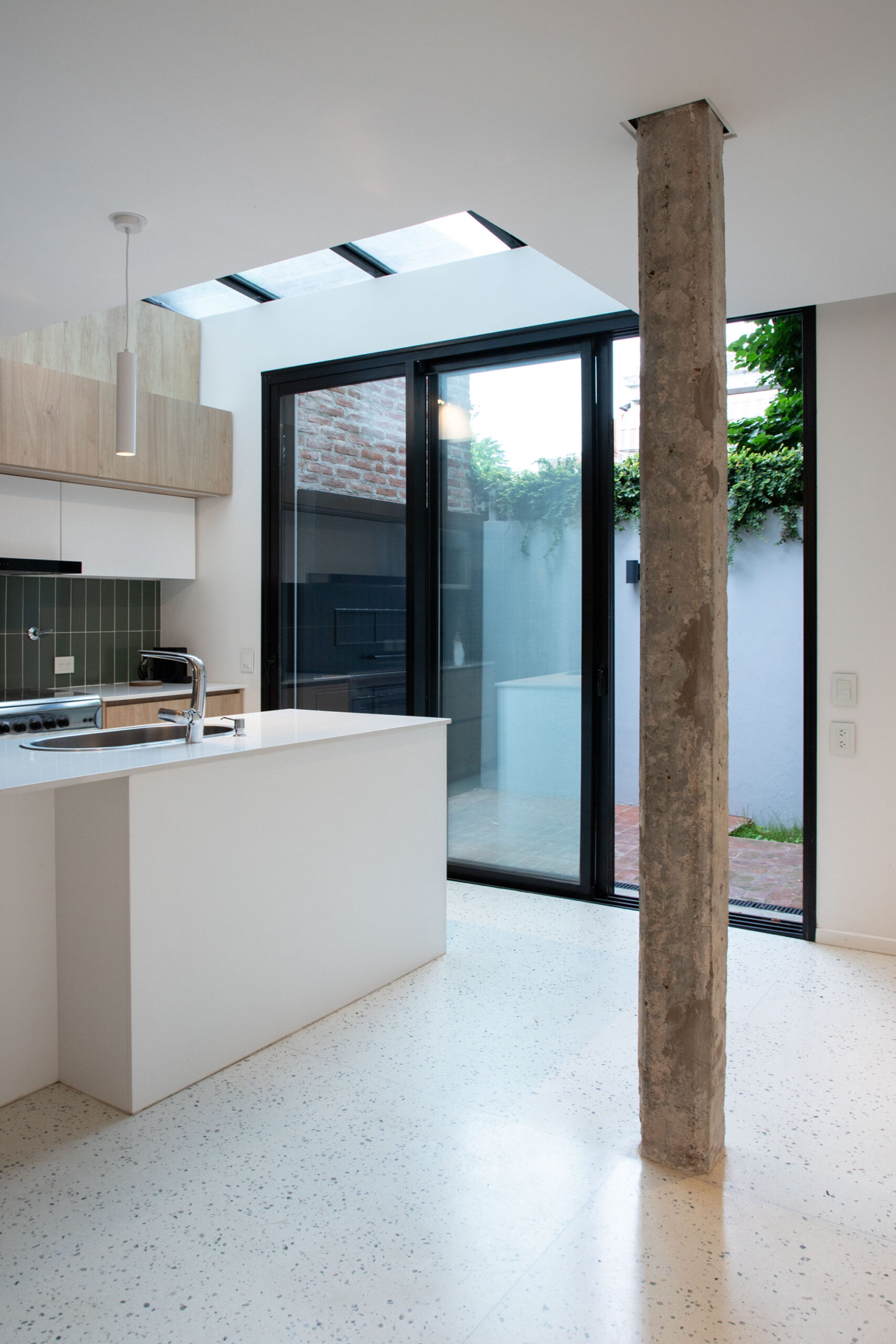 Una cocina protagonista y un patio recuperado para una familia en Vicente López