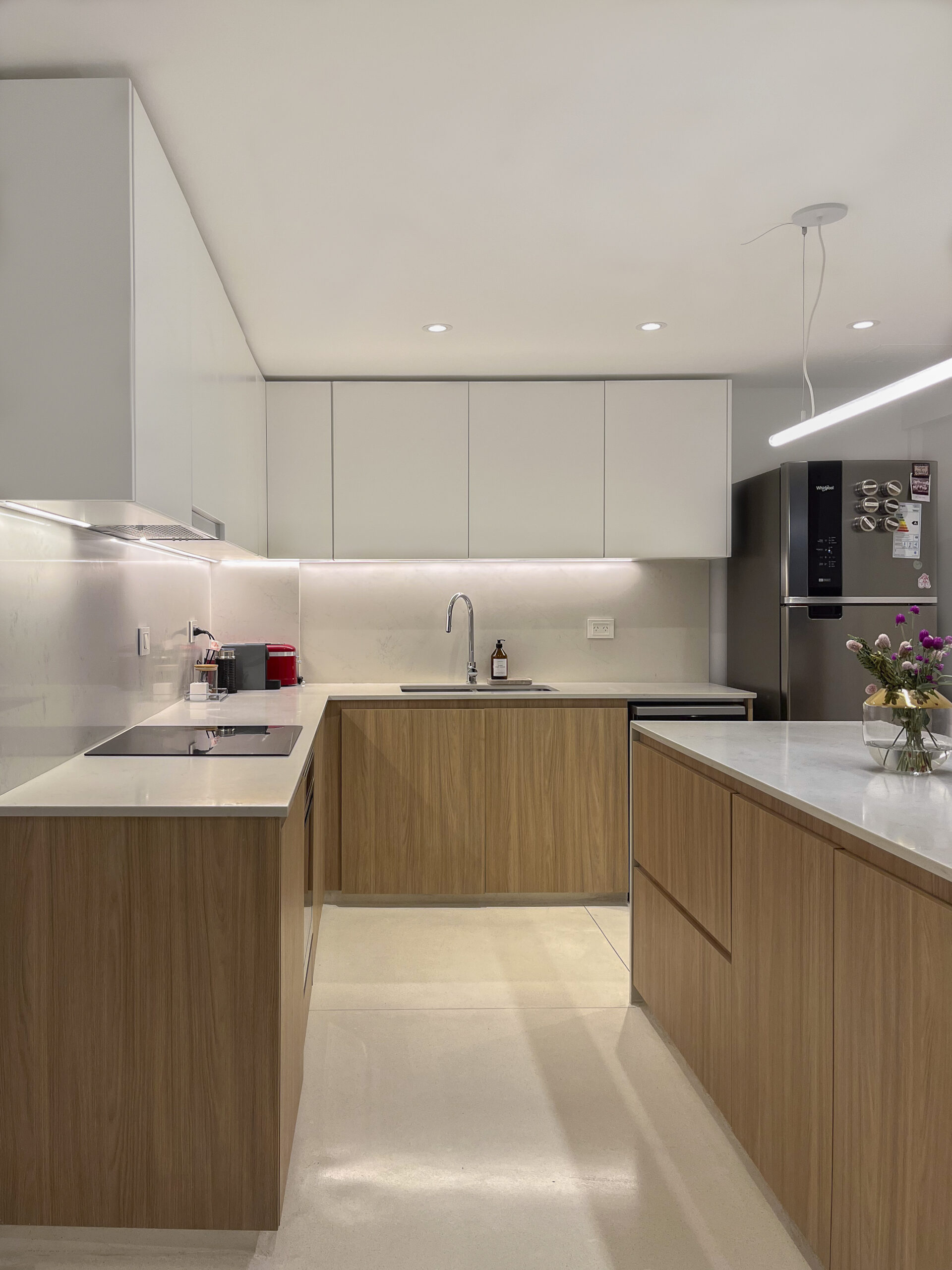 Una cocina que gana espacio, luz y vistas en un depto. típico de Recoleta